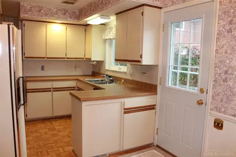 17217 E Jefferson, Grosse Pointe, MI 48230 photo 7
