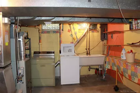 17217 E Jefferson, Grosse Pointe, MI 48230 photo 34