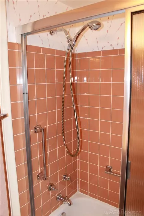 17217 E Jefferson, Grosse Pointe, MI 48230 photo 27