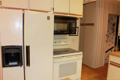 17217 E Jefferson, Grosse Pointe, MI 48230 photo 9