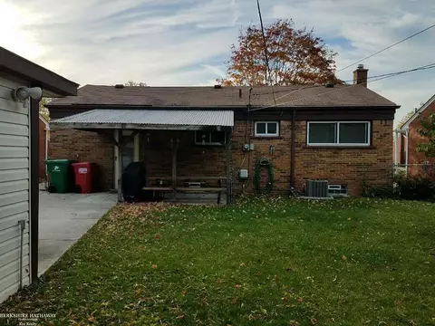 22064 Schroeder, Eastpointe, MI 48021 photo 3