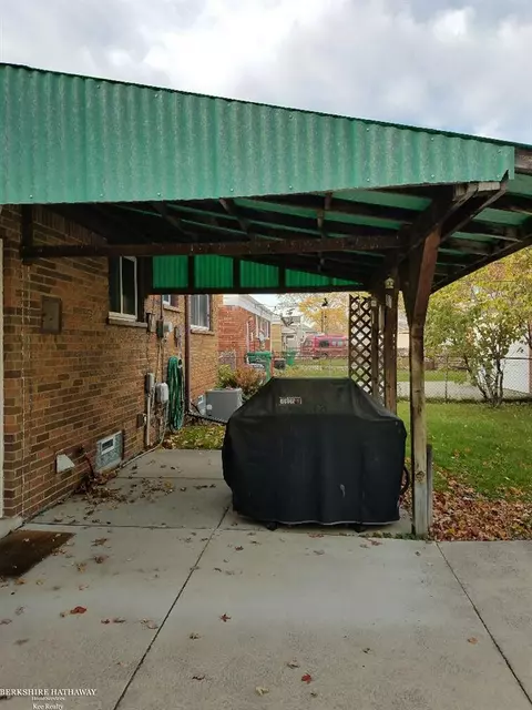 22064 Schroeder, Eastpointe, MI 48021 photo 5