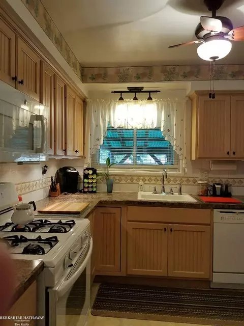 22064 Schroeder, Eastpointe, MI 48021 photo 11
