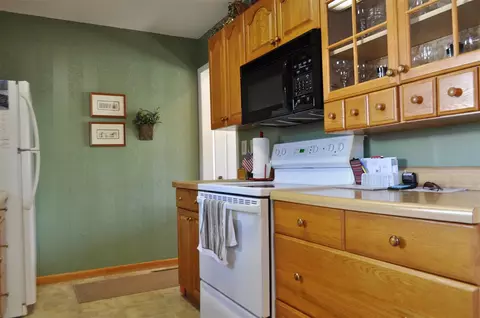 813 E King, Owosso, MI 48867 photo 5