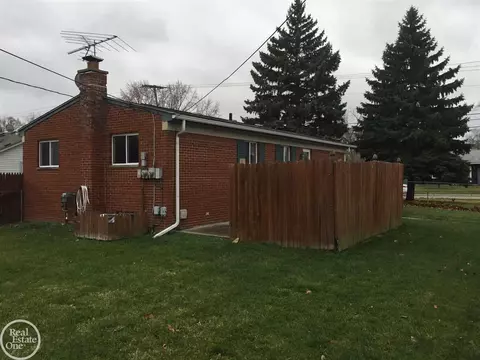 25862 Eureka, Warren, MI 48091 photo 4