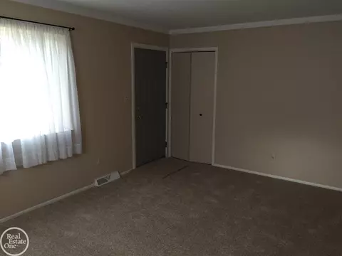 25862 Eureka, Warren, MI 48091 photo 11
