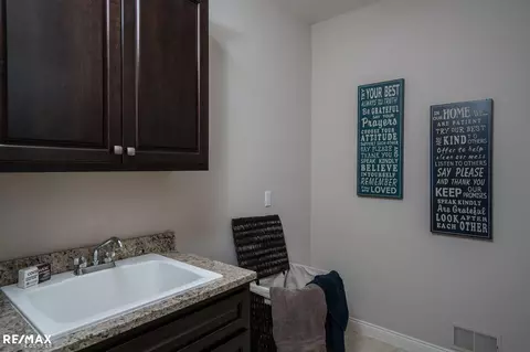 49582 Bingham, Macomb, MI 48044 photo 17