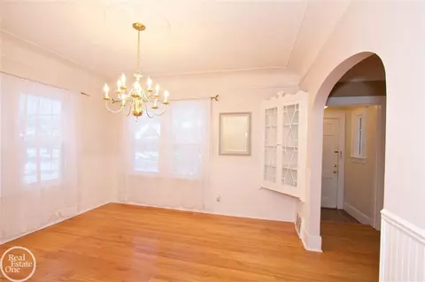 1624 Brys, Grosse Pointe Woods, MI 48236 photo 3