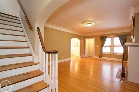 1624 Brys, Grosse Pointe Woods, MI 48236 photo 4
