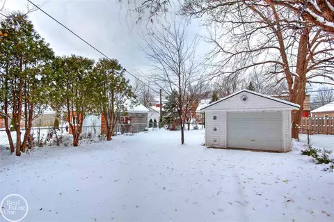 1624 Brys, Grosse Pointe Woods, MI 48236 photo 8