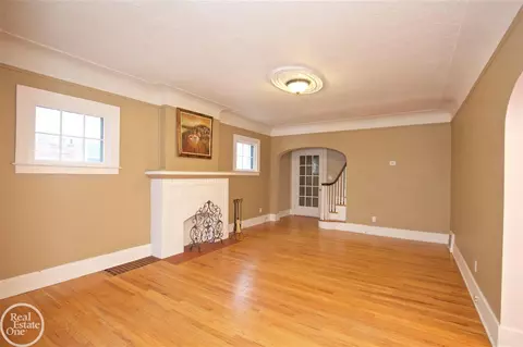 1624 Brys, Grosse Pointe Woods, MI 48236 photo 2