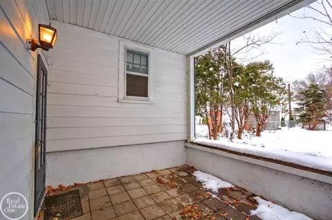 1624 Brys, Grosse Pointe Woods, MI 48236 photo 13