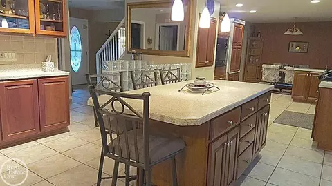 2290 Chicago, Warren, MI 48092 photo 5