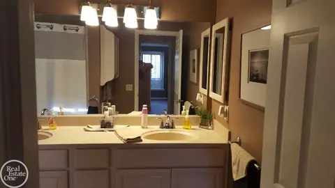 2290 Chicago, Warren, MI 48092 photo 28