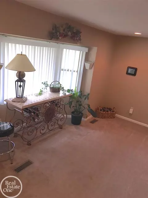 2290 Chicago, Warren, MI 48092 photo 16