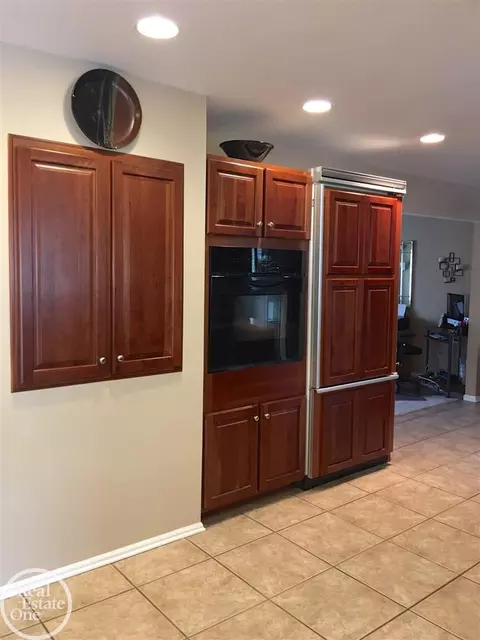 2290 Chicago, Warren, MI 48092 photo 7