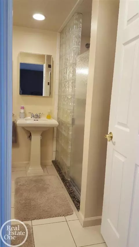 2290 Chicago, Warren, MI 48092 photo 21