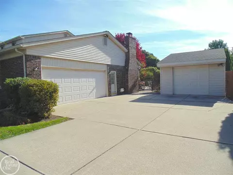 2290 Chicago, Warren, MI 48092 photo 2