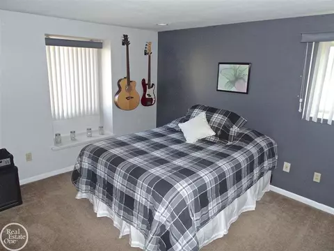 2290 Chicago, Warren, MI 48092 photo 26