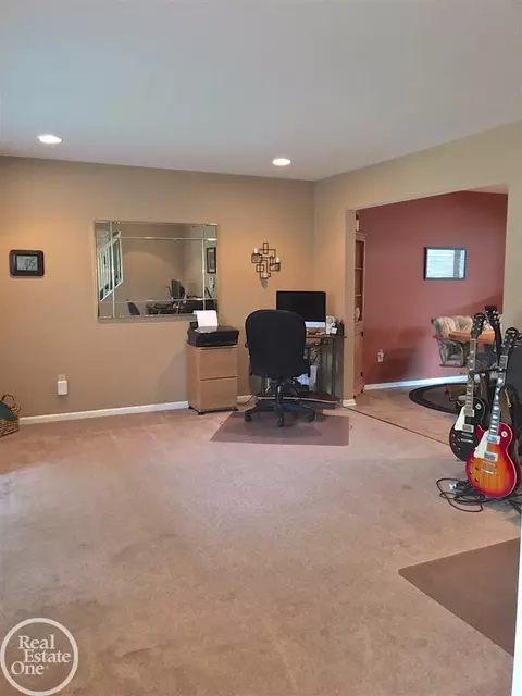 2290 Chicago, Warren, MI 48092 photo 18