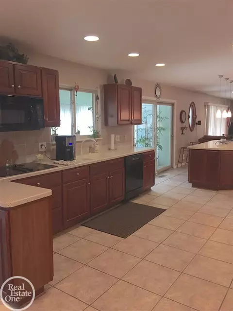 2290 Chicago, Warren, MI 48092 photo 8