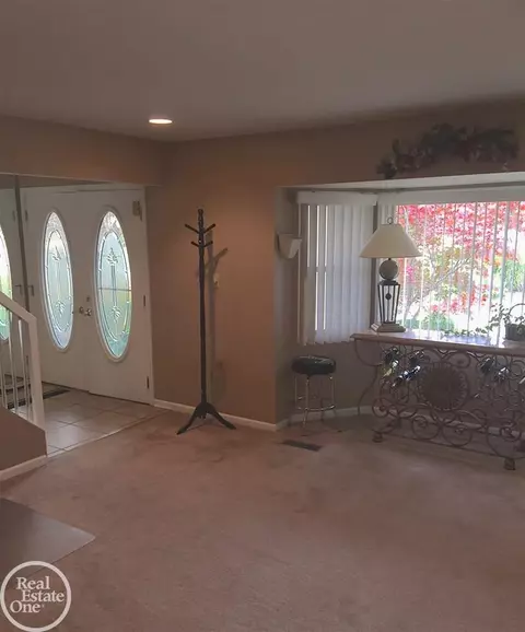 2290 Chicago, Warren, MI 48092 photo 17