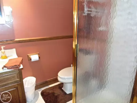 2290 Chicago, Warren, MI 48092 photo 32