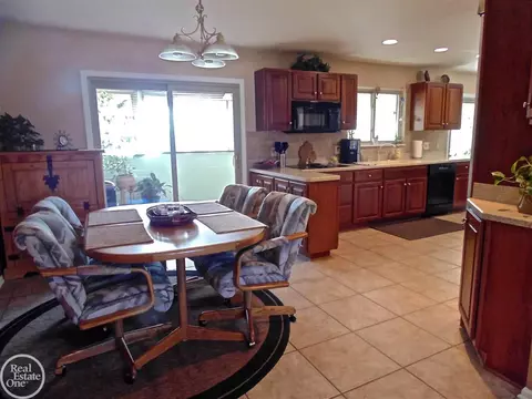 2290 Chicago, Warren, MI 48092 photo 11