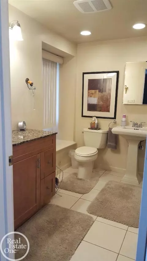 2290 Chicago, Warren, MI 48092 photo 22