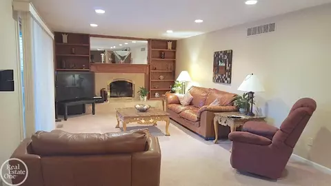 2290 Chicago, Warren, MI 48092 photo 12