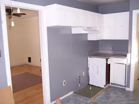23082 Normandy, Eastpointe, MI 48021 photo 5