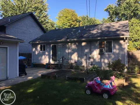9300 Maple, Algonac, MI 48001 photo 3