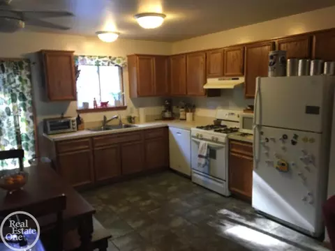 9300 Maple, Algonac, MI 48001 photo 6