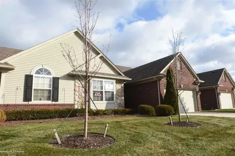 52704 Sable, Macomb, MI 48042 photo 2