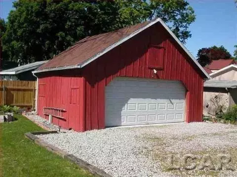 218 E Hunt, Adrian, MI 49221 photo 3