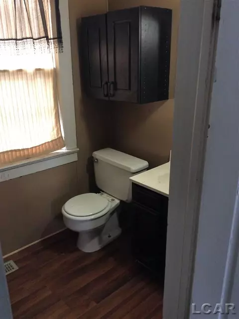 218 E Hunt, Adrian, MI 49221 photo 8