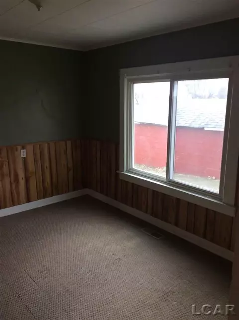 218 E Hunt, Adrian, MI 49221 photo 4