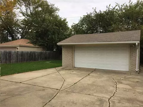 22142 Hayes, Eastpointe, MI 48021 photo 4
