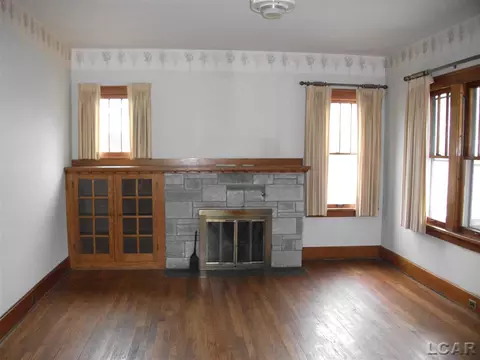 229 Clinton, Adrian, MI 49221 photo 3