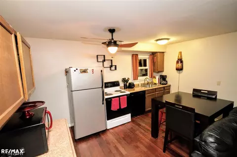 56 E Garfield, Hazel Park, MI 48030 photo 6