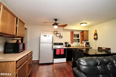 56 E Garfield, Hazel Park, MI 48030 photo 5