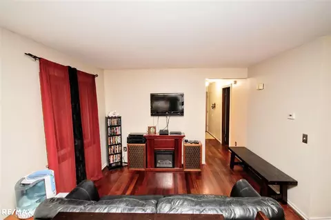 56 E Garfield, Hazel Park, MI 48030 photo 4