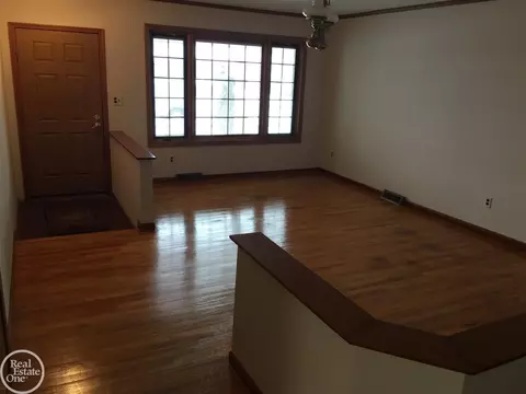 31329 Acton, Warren, MI 48092 photo 10