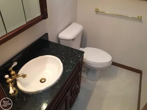 31329 Acton, Warren, MI 48092 photo 27