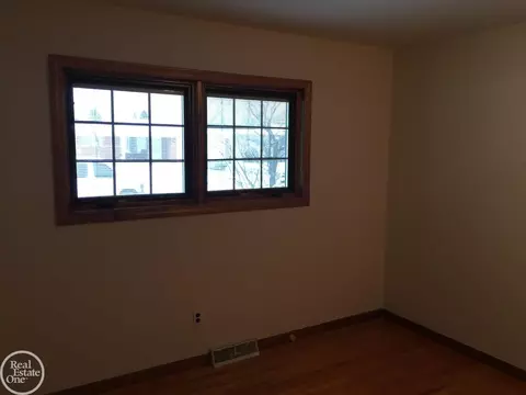 31329 Acton, Warren, MI 48092 photo 22