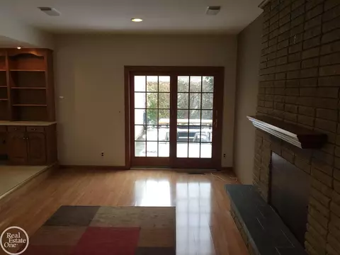 31329 Acton, Warren, MI 48092 photo 12