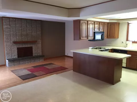 31329 Acton, Warren, MI 48092 photo 18
