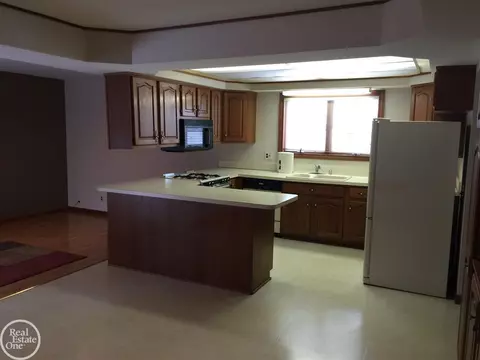 31329 Acton, Warren, MI 48092 photo 16