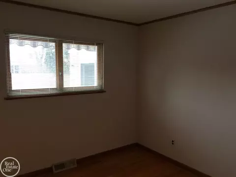 31329 Acton, Warren, MI 48092 photo 20
