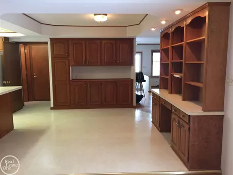 31329 Acton, Warren, MI 48092 photo 17